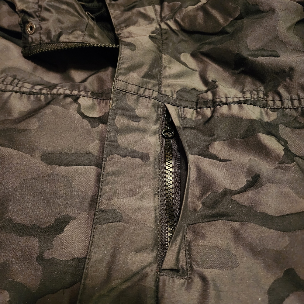 Vintage INC International Men's Black Camouflage Jacket - Picture 6 of 7